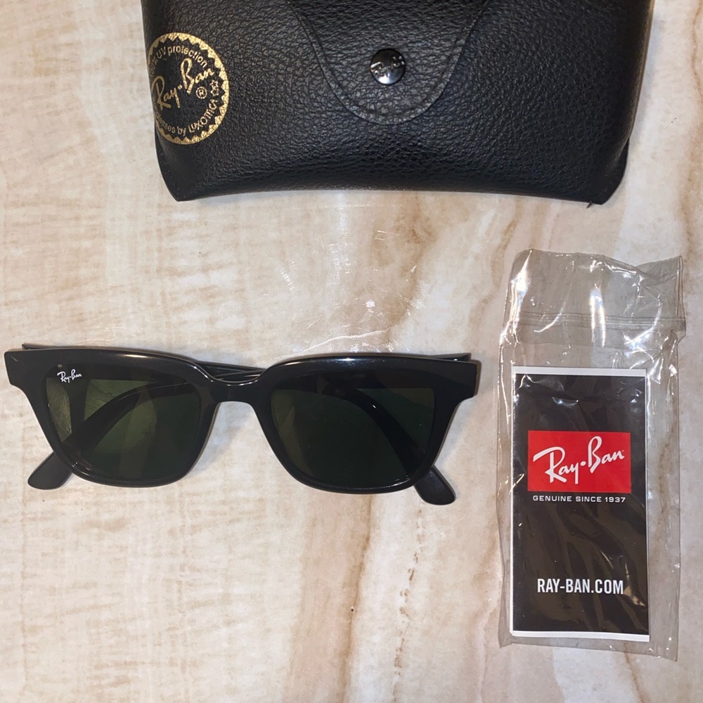 Black Wayfarer